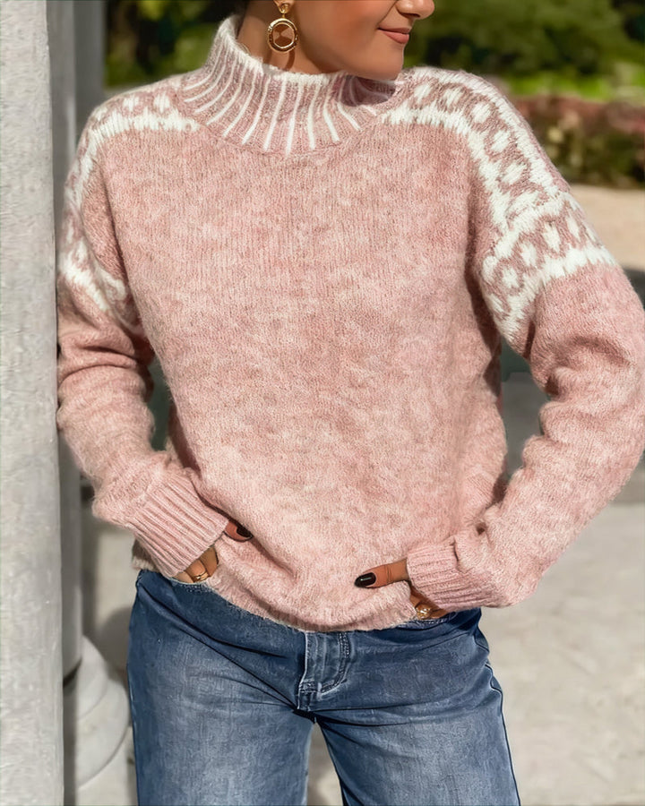 Sweter z golfem z kontrastowym nadrukiem