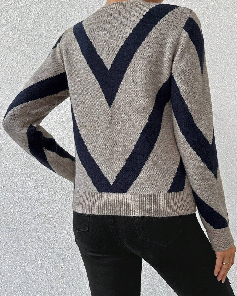Sweter z geometrycznym wzorem i okrągłym dekoltem