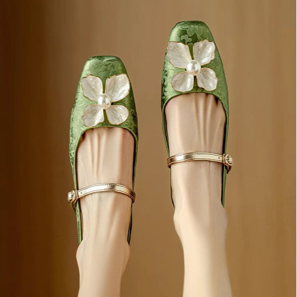 Matylda – Eleganckie damskie buty z kwiatowym detalem